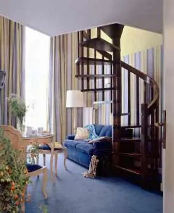 Hotel Baudelaire Opera Paris 3*,