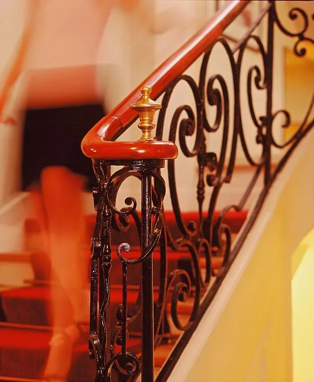 Hotel Baudelaire Opera Paris 3*,